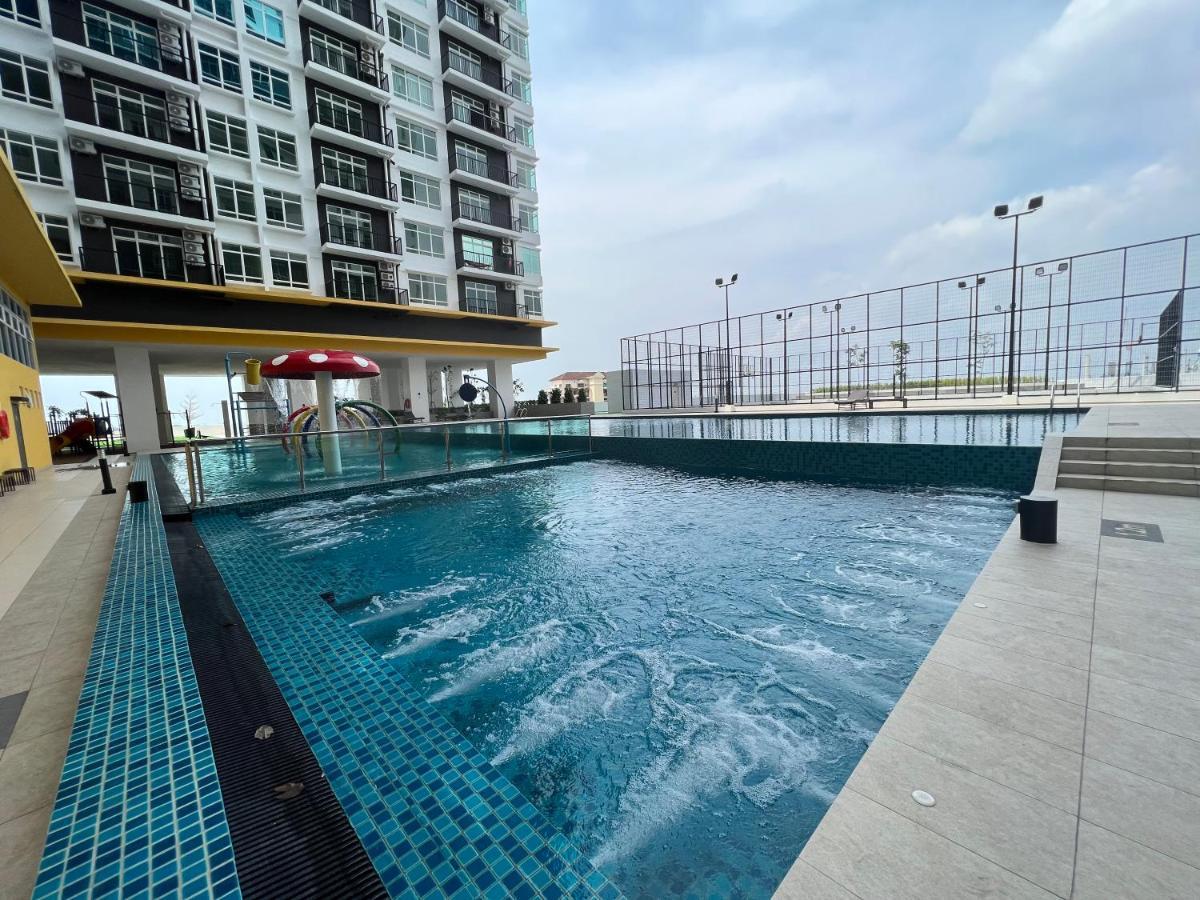 New!! Loving Night Novo 2Br 4-9Pax I Jonker I Netflix I Family Apartamento Malacca Exterior foto