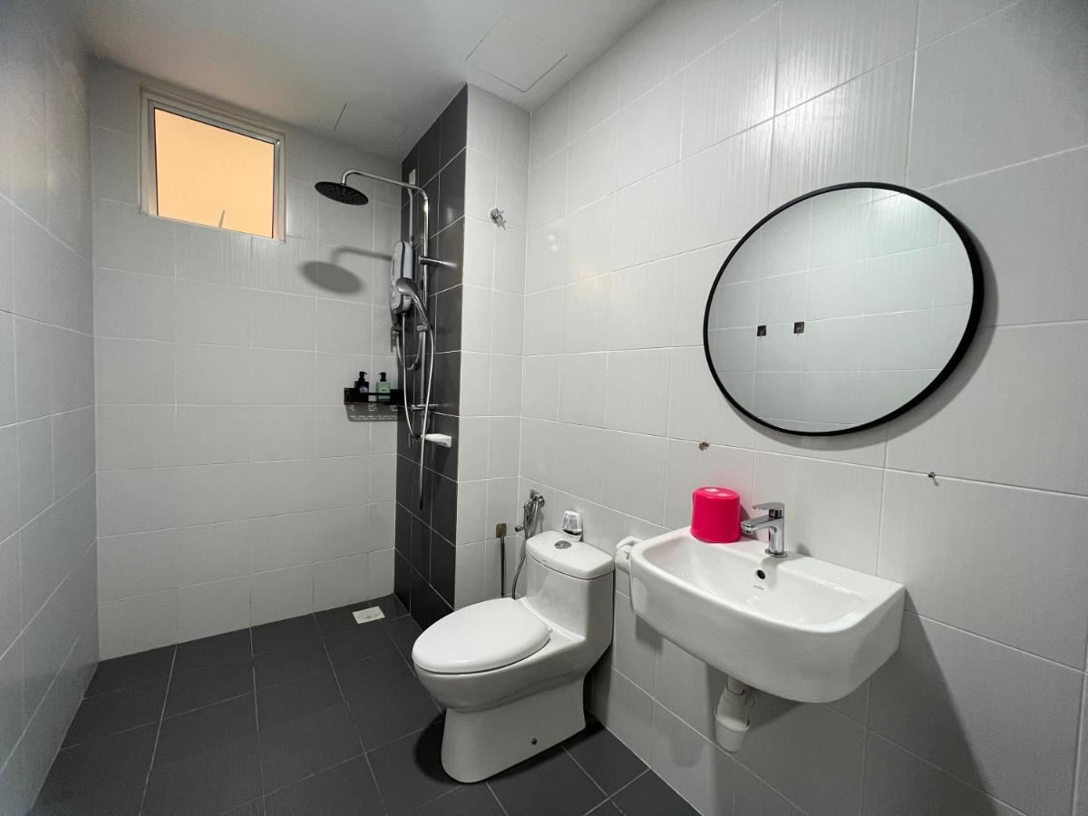 New!! Loving Night Novo 2Br 4-9Pax I Jonker I Netflix I Family Apartamento Malacca Exterior foto